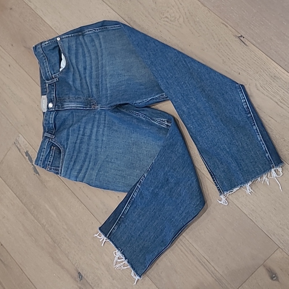 Everlane Cropped Raw-Hem Straight Jeans in Medium Blue